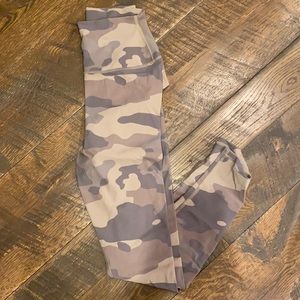Alo Yoga Camo Leggings